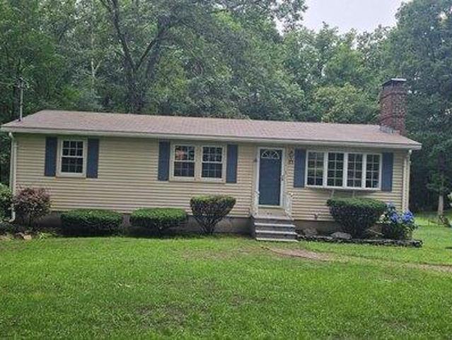 House for sale in Charlton City, Charlton