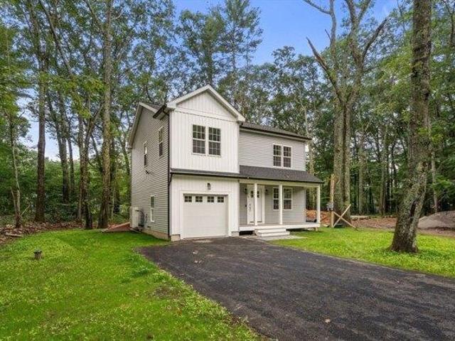 House for sale in Charlton