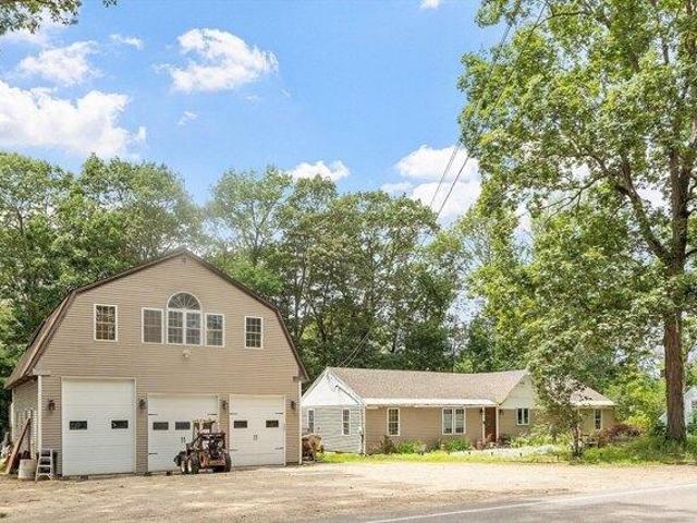 House for sale in Charlton