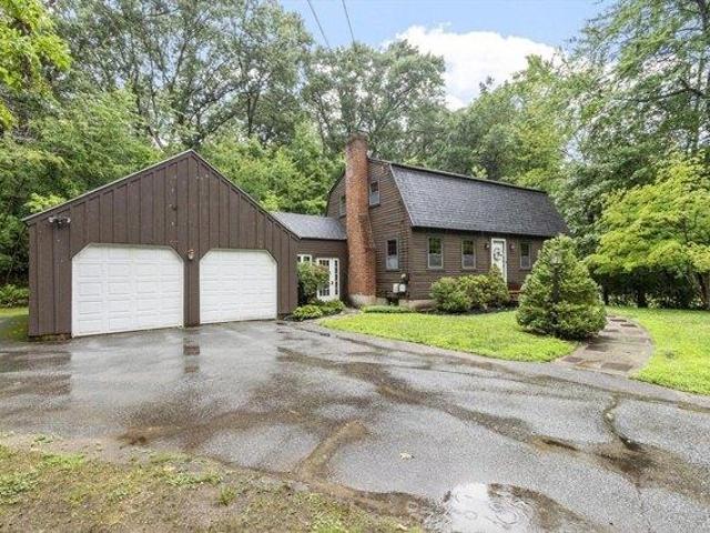House for sale in Chelmsford, Massachusetts
