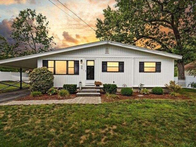 House for sale in Chelmsford, Massachusetts