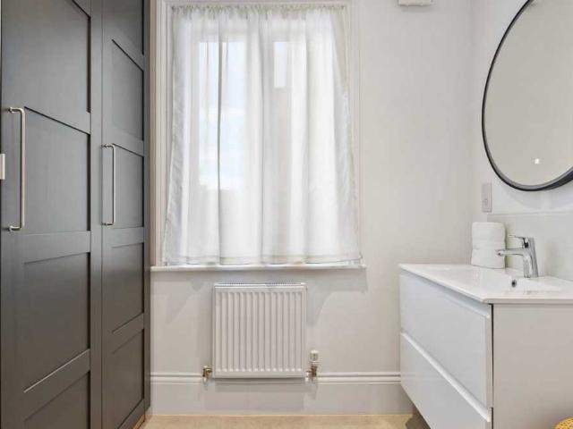 House for rent in Chelsea, Cat Hill