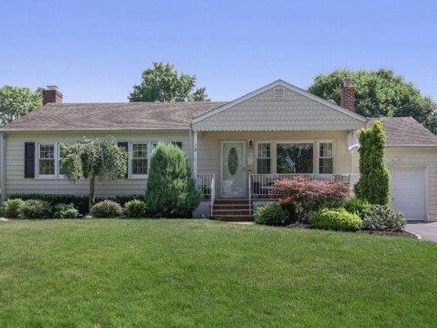 House for sale in Clark, New Jersey