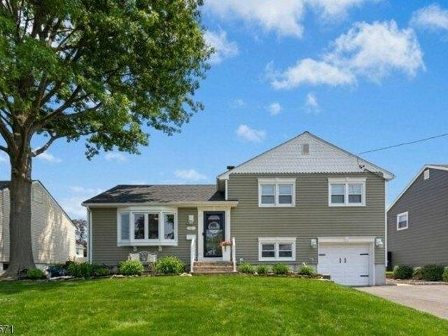 House for sale in Clark House for sale in Clark