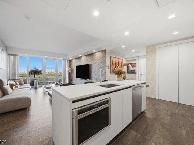 Condo for sale in Edgewater, New Jersey