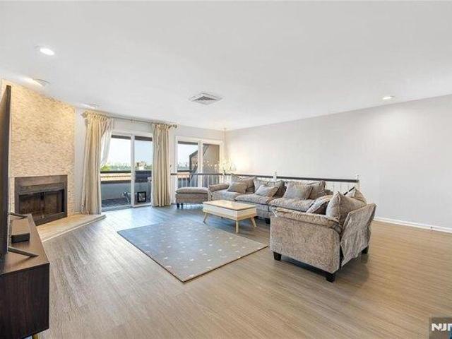 Condo for sale in Cliffside Park, New Jersey