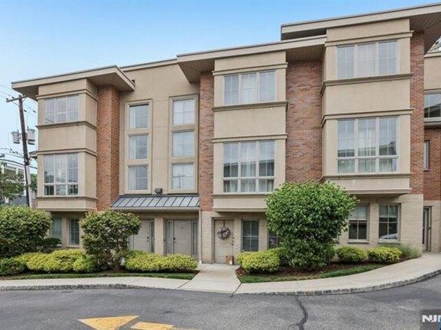 Condo for sale in Cliffside Park, New Jersey