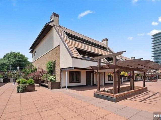 Condo for sale in Cliffside Park, New Jersey