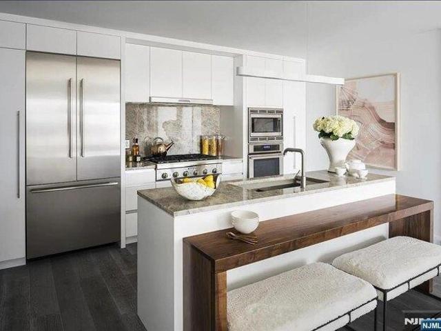 Condo for sale in Edgewater, New Jersey