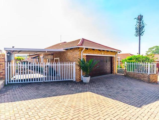 Townhouse for sale in Westonaria, Gauteng
