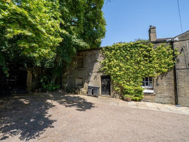 Flat for sale in Warley Town, West Yorkshire