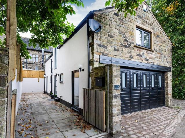 Flat for sale in Outlane, West Yorkshire