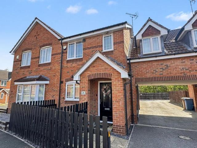 Flat for sale in Potters Corner, East Midlands