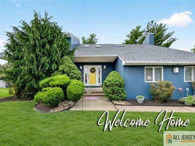 House for sale in Avenel, New Jersey