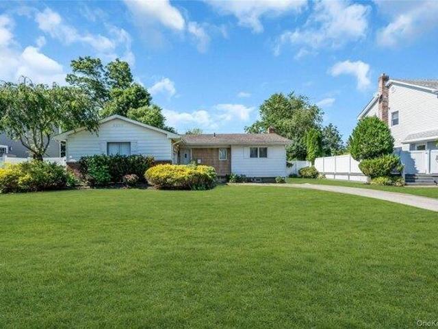 House for sale in Smithtown, New York