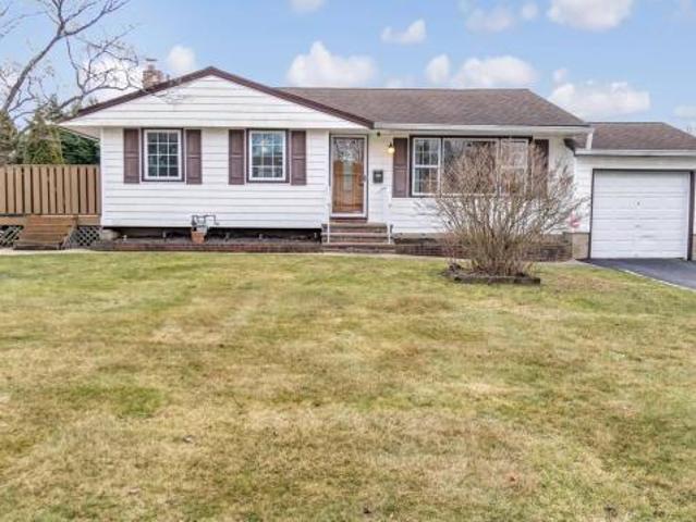 House for sale in Smithtown, New York