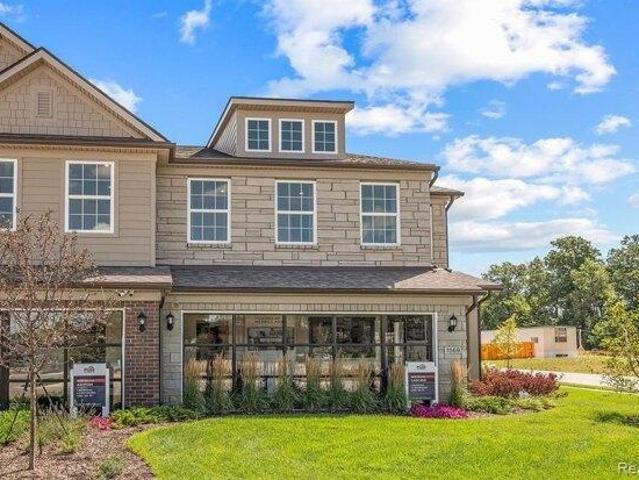 House for sale in Commerce Township