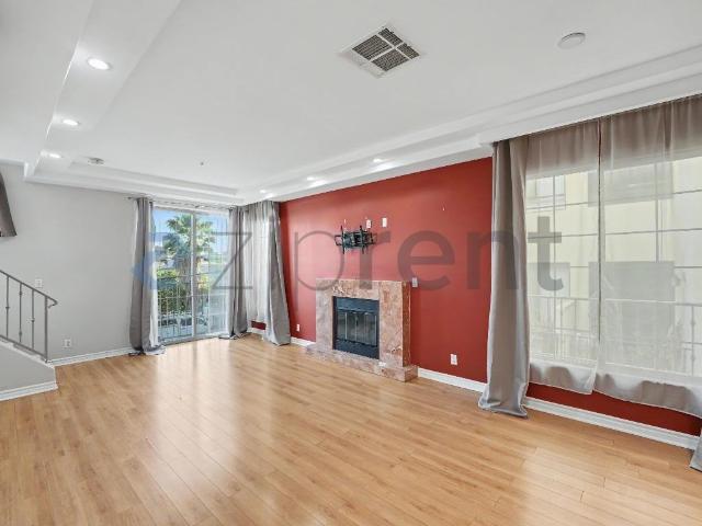 Condo for rent in Canoga Park, California