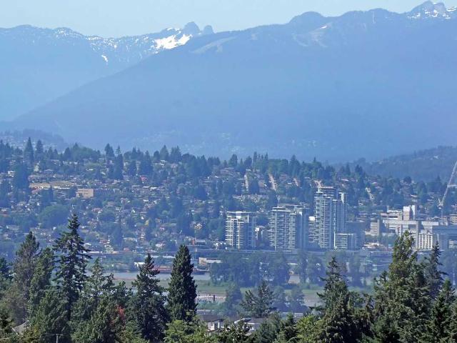 Condo for rent in Surrey, British Columbia