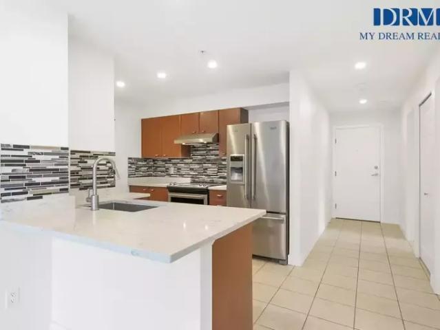 Condo for rent in Surrey, British Columbia