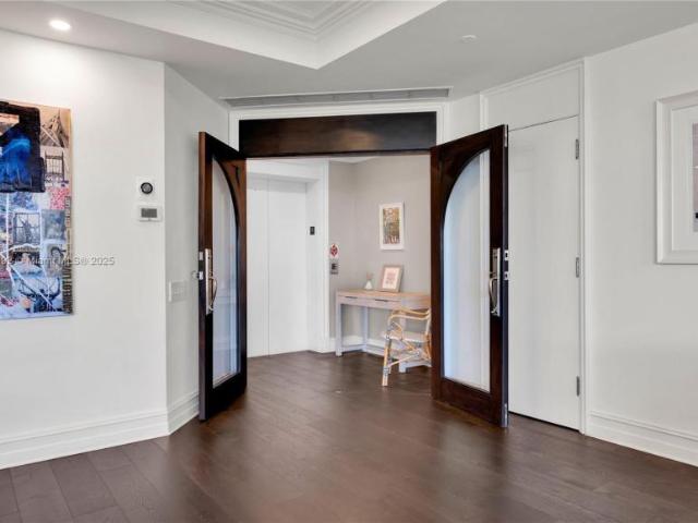 Apartment for sale in Coral Gables, Florida
