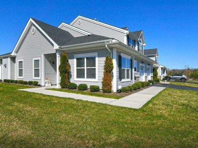 Condo for sale in Coram