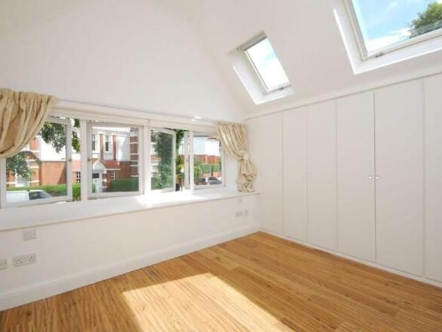 Cottage for rent in Belsize Park, Primrose Hill