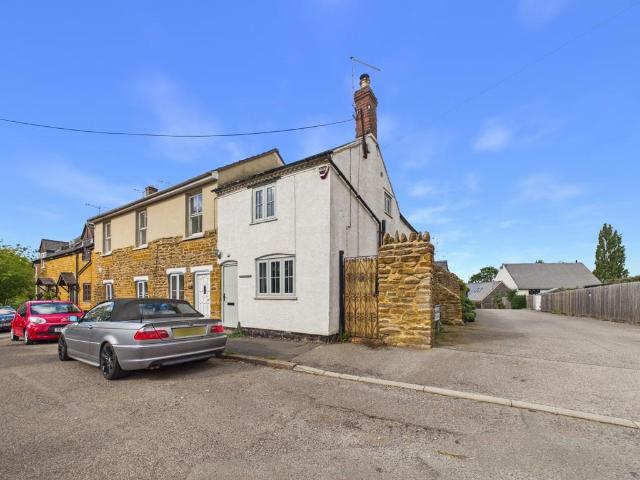 House for sale in Long Buckby, West Northamptonshire