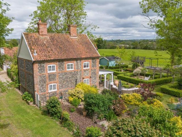 House for sale in Chipping Hill, Essex