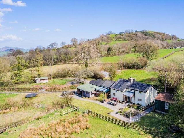 House for sale in Pen-y-garnedd, Wales