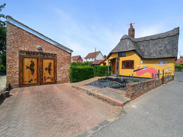 House for sale in Hollesley, Eastbridge