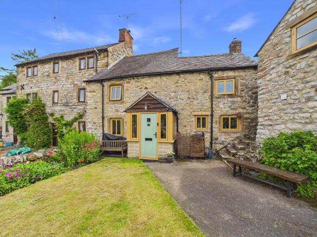 House for sale in Froggatt, East Midlands