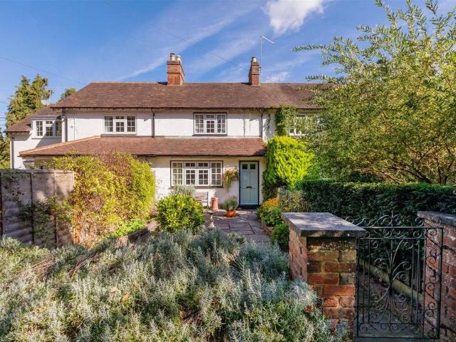 House for sale in Shottesbrooke