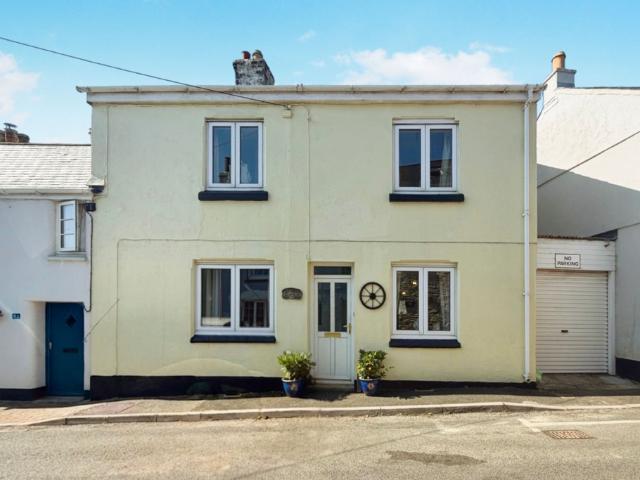 House for sale in Weir Quay, Devon