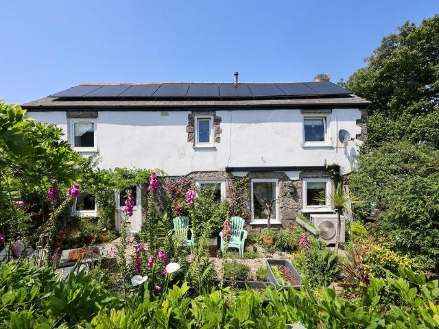 House for sale in Hallaze, Scredda