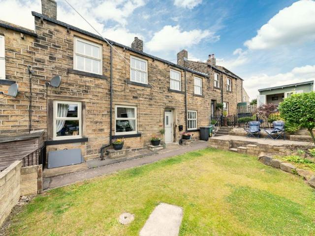 House for sale in Shelley, Skelmanthorpe
