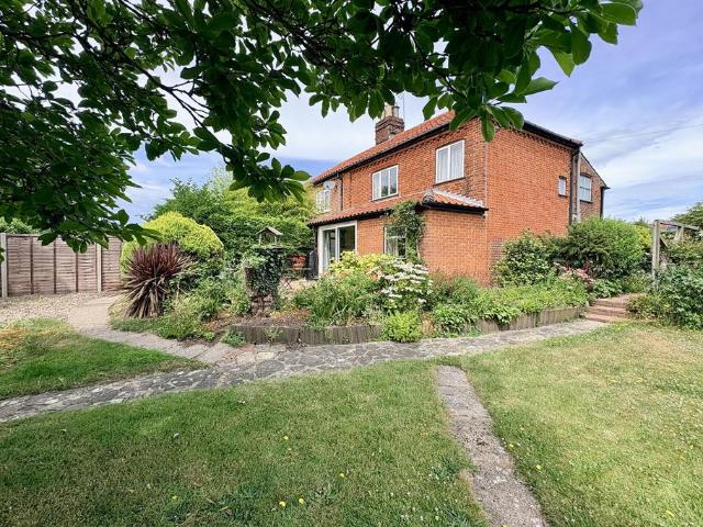 House for sale in Acle, Crostwick
