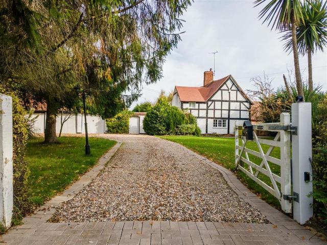 House for sale in Alderminster, Warwickshire