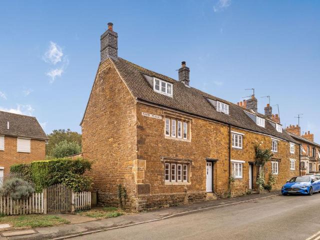 House for sale in Evershot, Oxfordshire