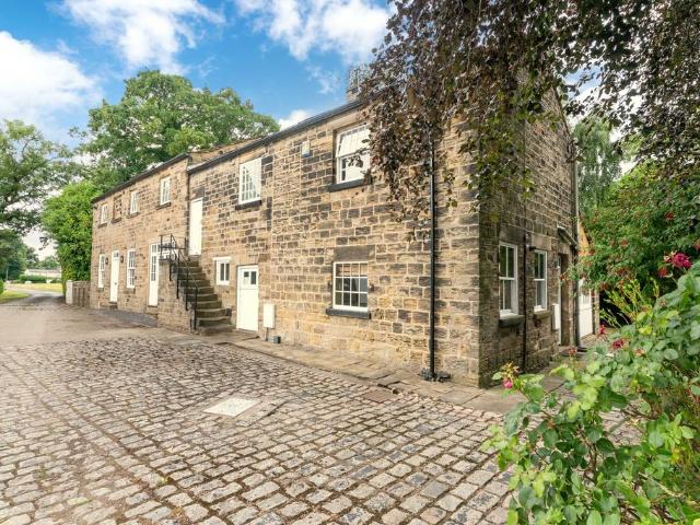 House for sale in Warmfield cum Heath, Heath