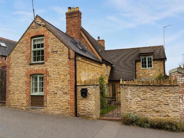 House for sale in Holcot, Northamptonshire