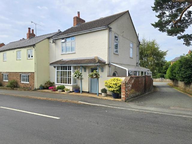 House for sale in Crick, Northamptonshire