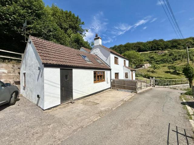 House for sale in Bromsberrow Heath, Gloucestershire