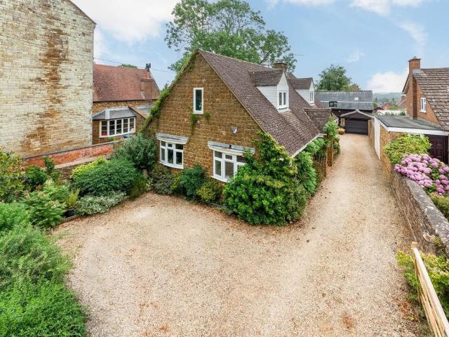 House for sale in Eydon, Northamptonshire