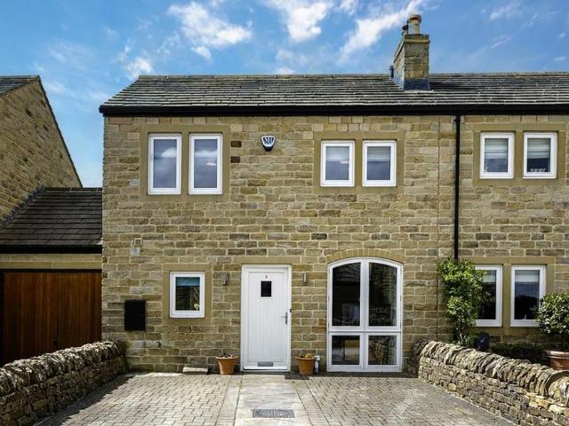 House for sale in Farnley Tyas, West Yorkshire
