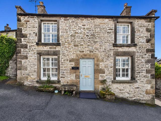 House for sale in Froggatt, East Midlands