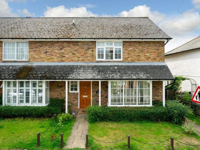 House for sale in Batchworth, Hertfordshire