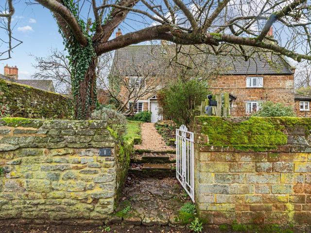 House for sale in Eydon, Northamptonshire