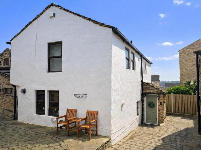 House for sale in Baildon, West Yorkshire