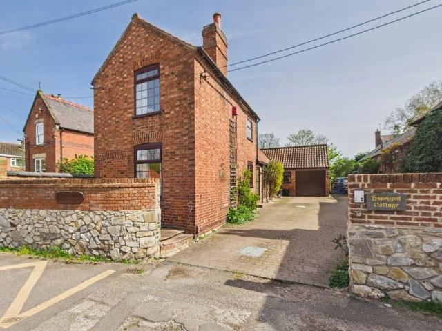 House for sale in Barton In Fabis, East Midlands